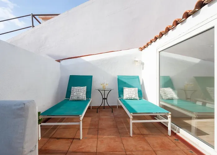 Liberty Penthouse Three-bedroom - By Lu Holidays *