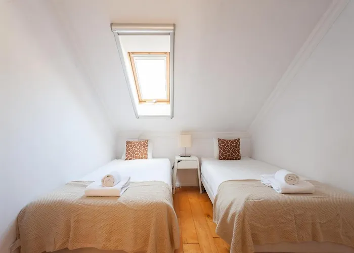 Liberty Penthouse Three-bedroom - By Lu Holidays